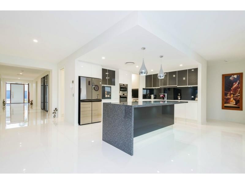 2211 Tarameo Court, Hope Island QLD 4212