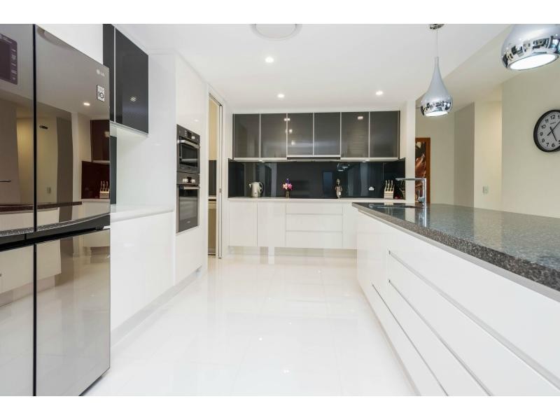 2211 Tarameo Court, Hope Island QLD 4212