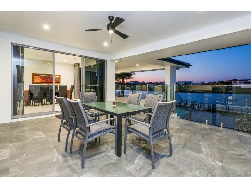 2211 Tarameo Court, Hope Island QLD 4212