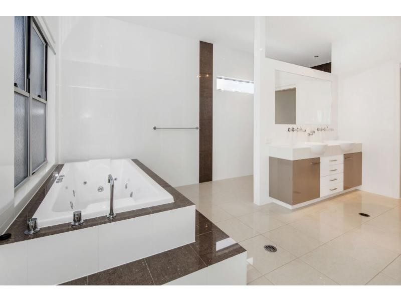 31 Quayside Drive, Helensvale QLD 4212