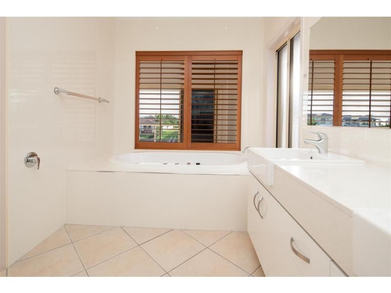 7406 Ellensbrook Drive, Hope Island QLD 4212