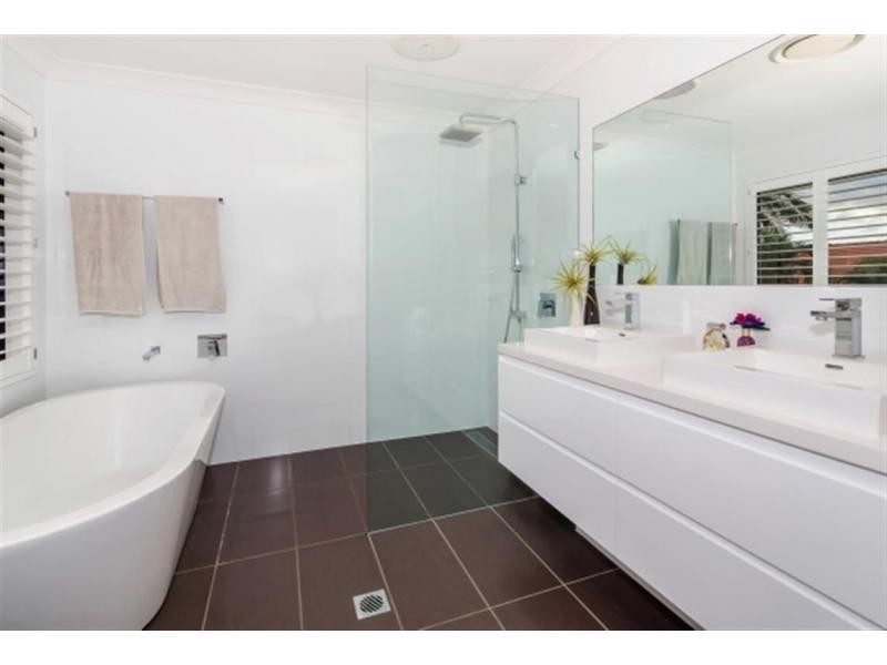1650 Riverdale Drive, Hope Island QLD 4212