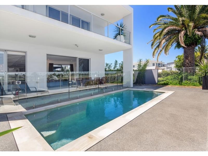 46 Harbour Rise, Hope Island QLD 4212