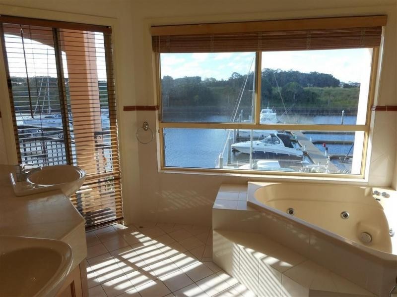 Hope Island QLD 4212