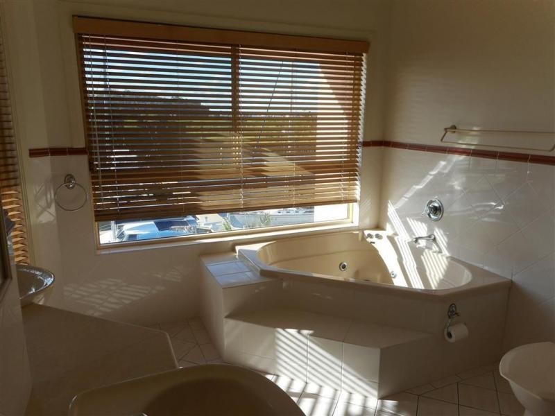 Hope Island QLD 4212