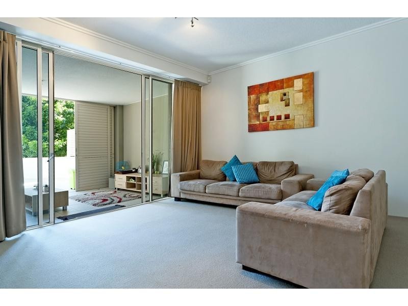 1718/1 Rialto Quay Drive, Hope Island QLD 4212