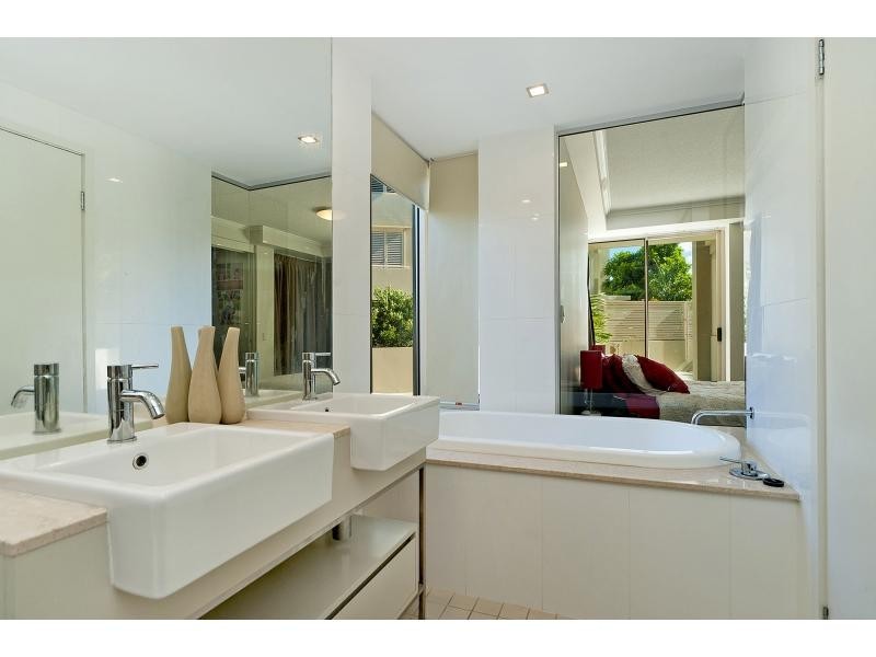 1718/1 Rialto Quay Drive, Hope Island QLD 4212