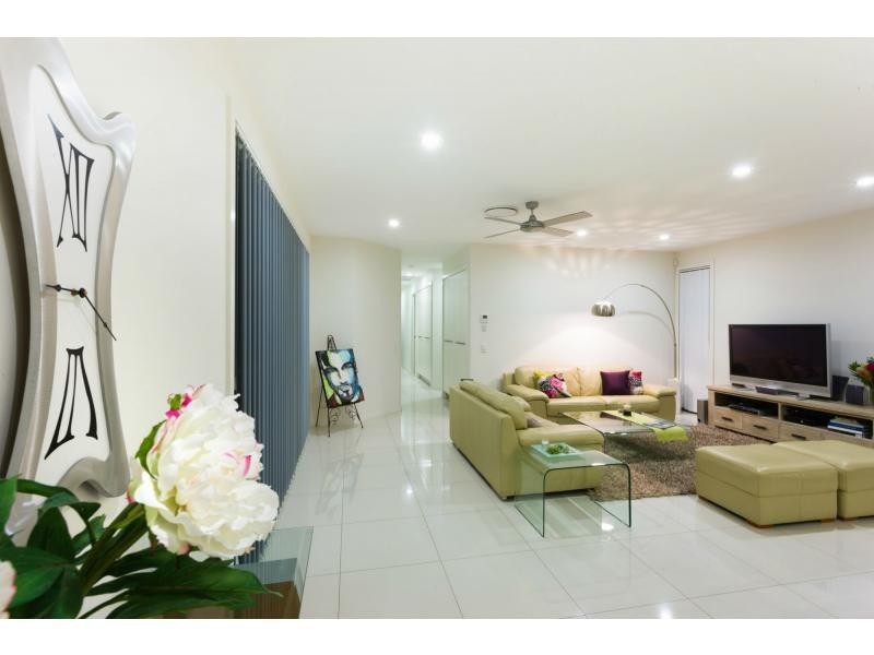 9124 Peter Senior Drive, Hope Island QLD 4212