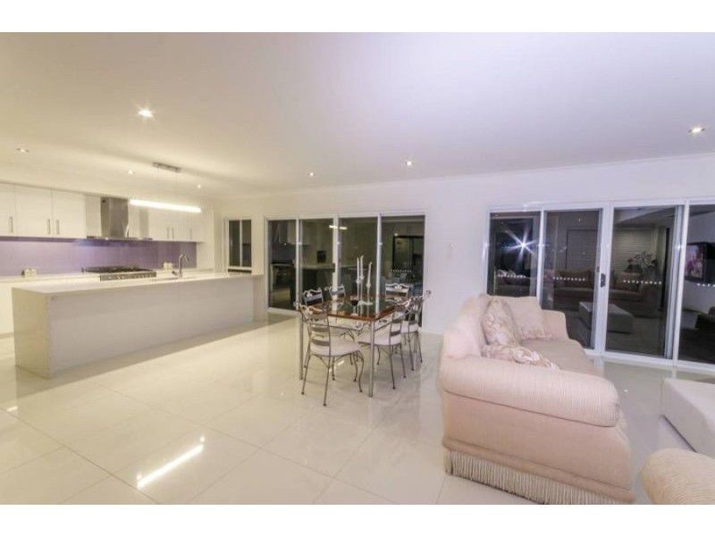 Coomera Waters QLD 4209