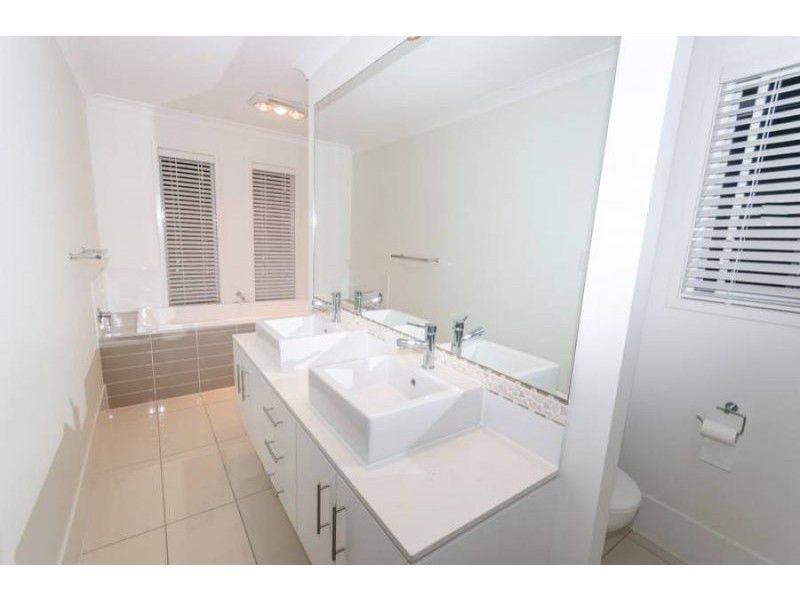 Coomera Waters QLD 4209