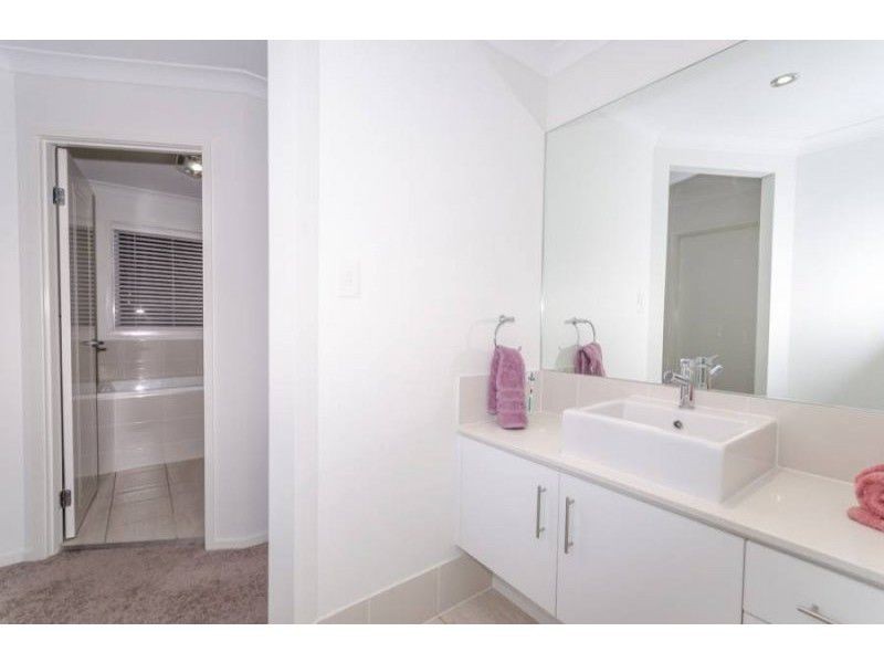 Coomera Waters QLD 4209