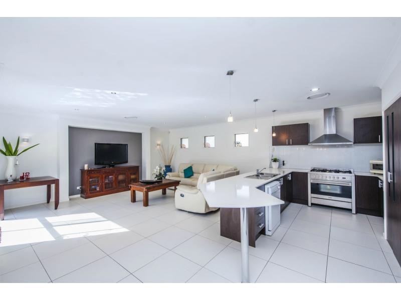 30 Southaven Drive, Helensvale QLD 4212