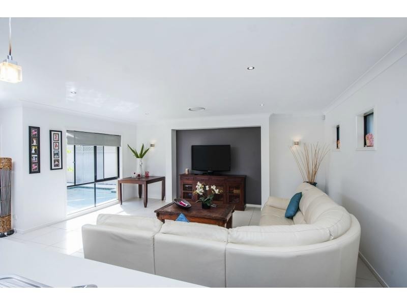 30 Southaven Drive, Helensvale QLD 4212