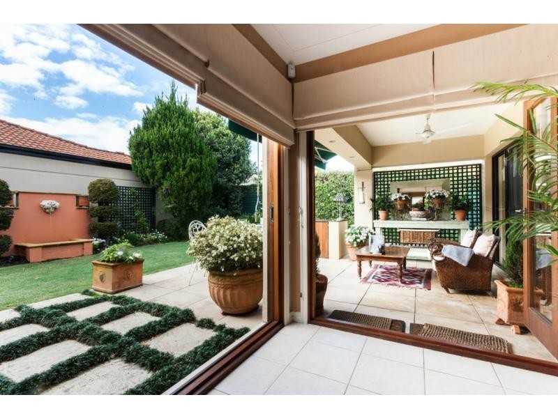 2003 Beaufort Way, Hope Island QLD 4212