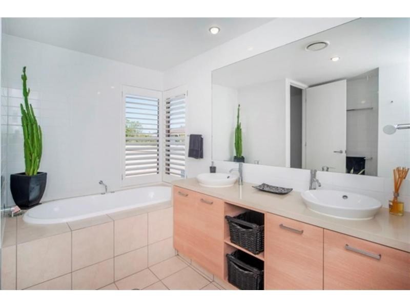 6034 Lucerne Circuit, Hope Island QLD 4212
