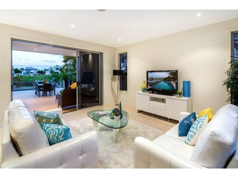 38 River Links Boulevard East, Helensvale QLD 4212