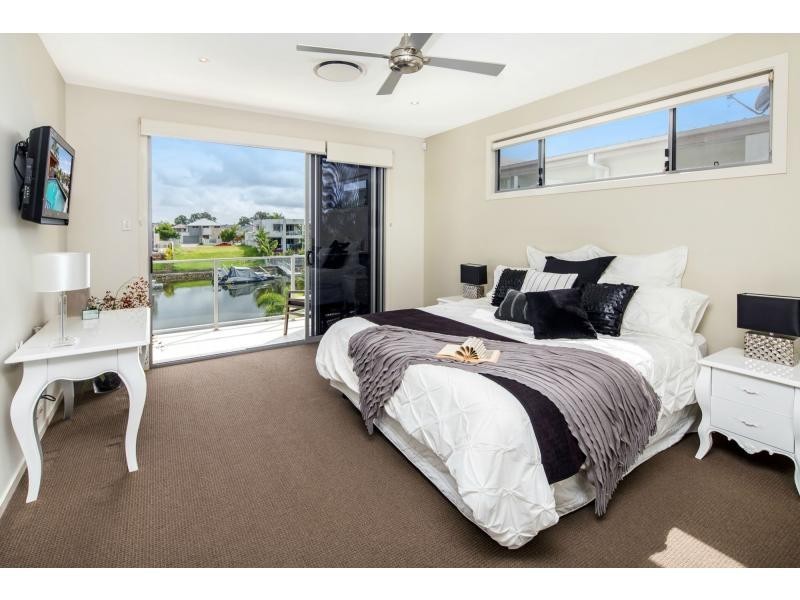 38 River Links Boulevard East, Helensvale QLD 4212