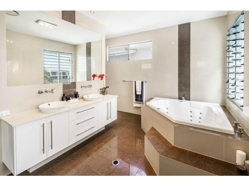 38 River Links Boulevard East, Helensvale QLD 4212