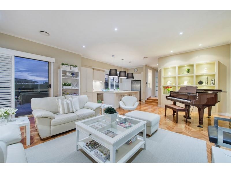 6137 Bolsena Circuit, Hope Island QLD 4212