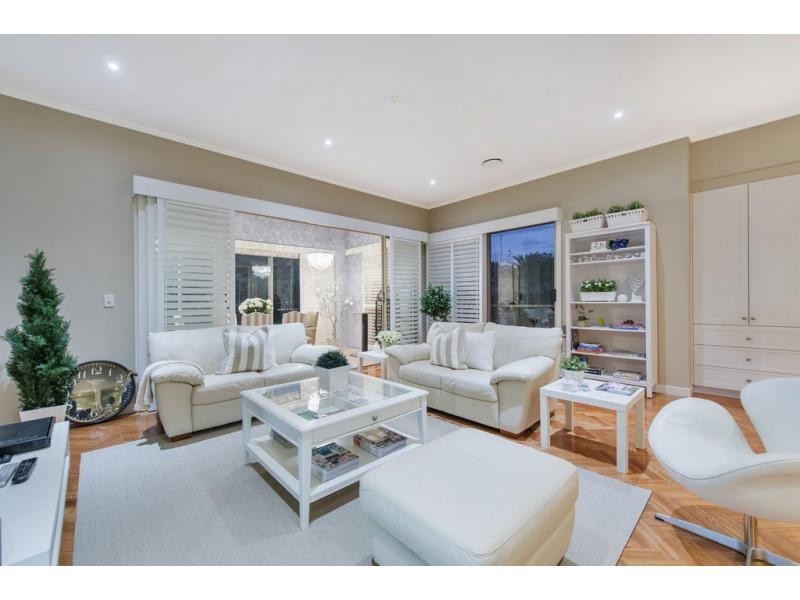 6137 Bolsena Circuit, Hope Island QLD 4212