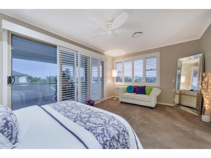 6137 Bolsena Circuit, Hope Island QLD 4212