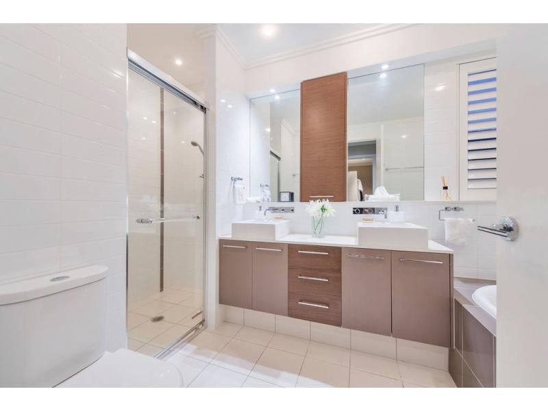 6137 Bolsena Circuit, Hope Island QLD 4212