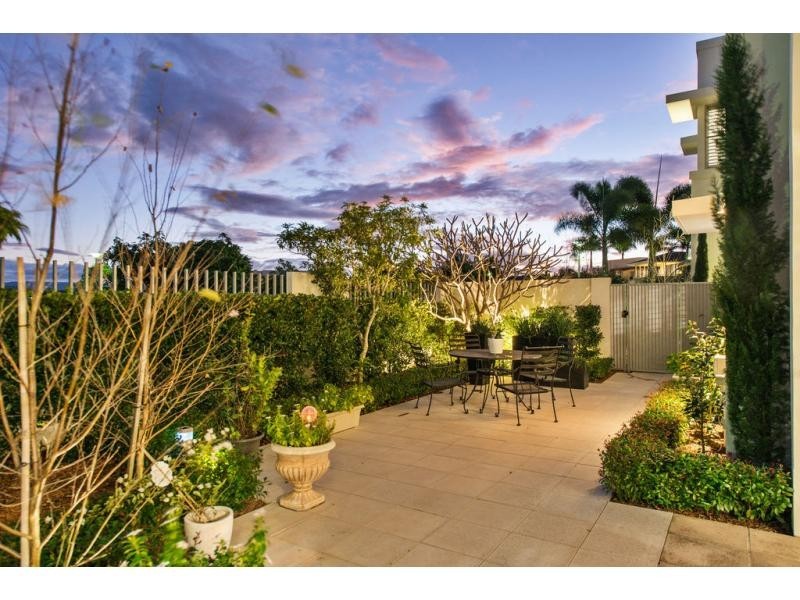 6137 Bolsena Circuit, Hope Island QLD 4212