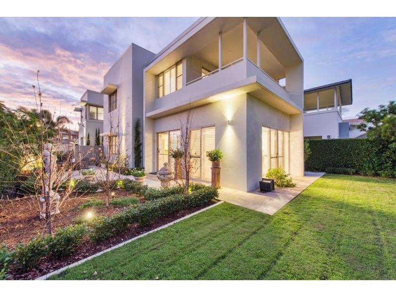 6137 Bolsena Circuit, Hope Island QLD 4212