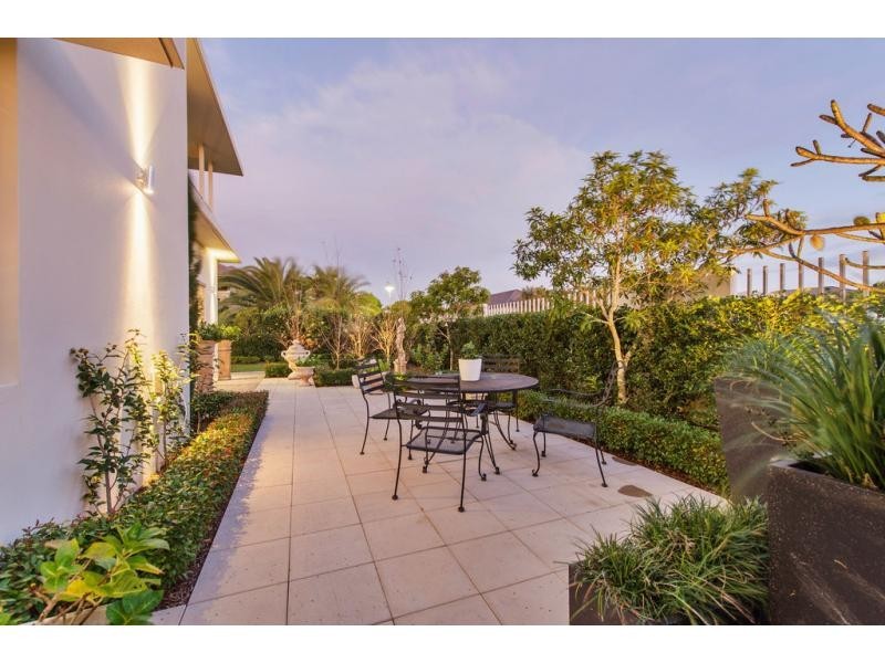 6137 Bolsena Circuit, Hope Island QLD 4212