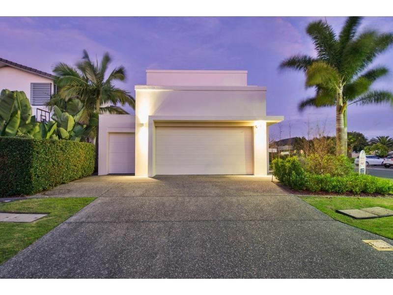 6137 Bolsena Circuit, Hope Island QLD 4212