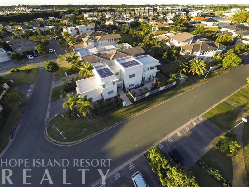 6137 Bolsena Circuit, Hope Island QLD 4212