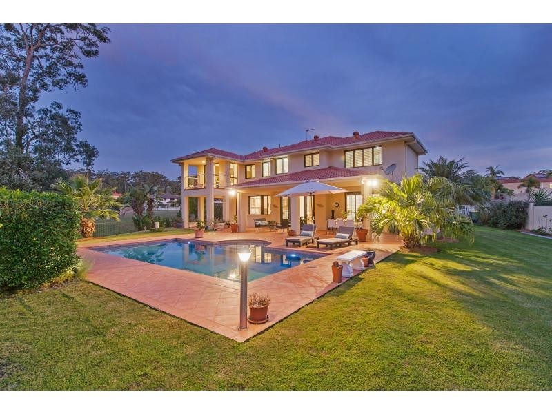 15 Midhurst Court, Arundel QLD 4214