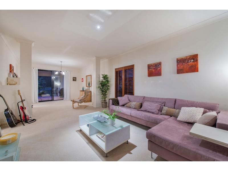 15 Midhurst Court, Arundel QLD 4214