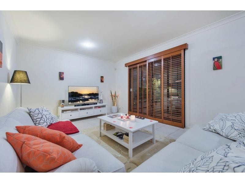 15 Midhurst Court, Arundel QLD 4214