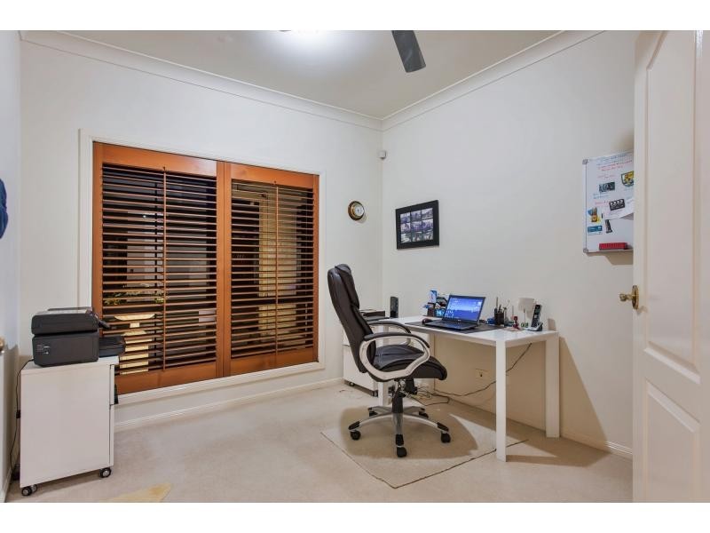 15 Midhurst Court, Arundel QLD 4214