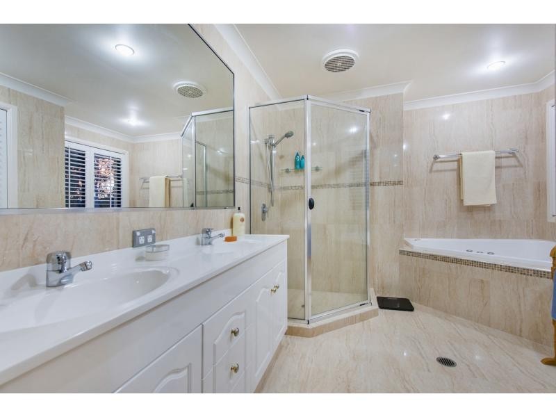 15 Midhurst Court, Arundel QLD 4214