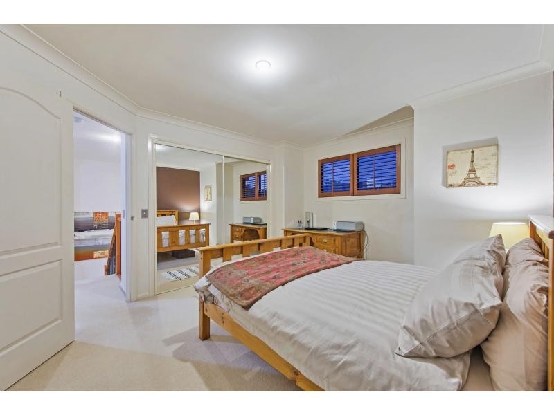 15 Midhurst Court, Arundel QLD 4214