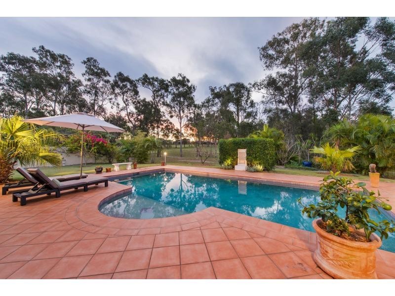 15 Midhurst Court, Arundel QLD 4214