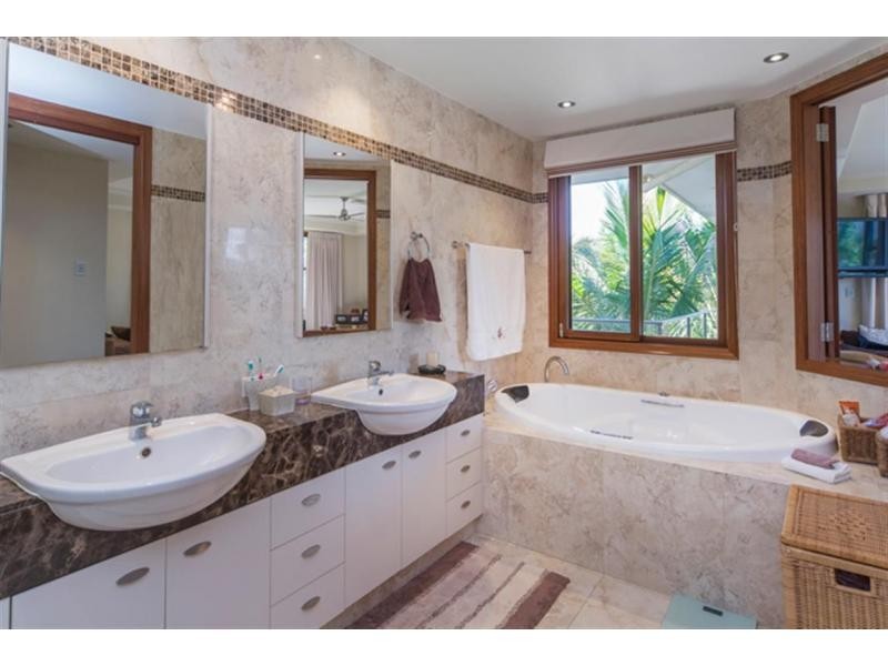 2580 Gracemere Circuit North, Hope Island QLD 4212