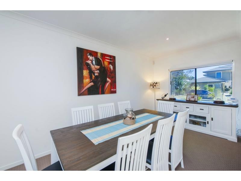 2560 Cressbrook Drive, Hope Island QLD 4212