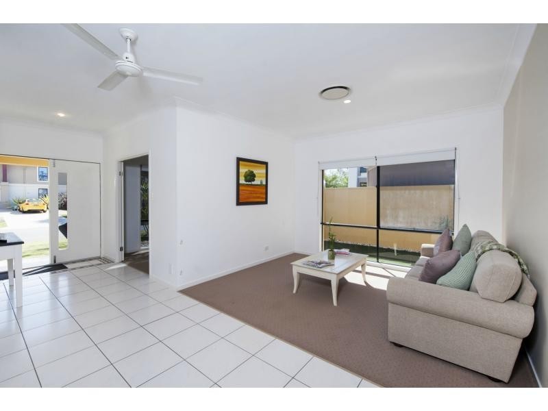 2560 Cressbrook Drive, Hope Island QLD 4212