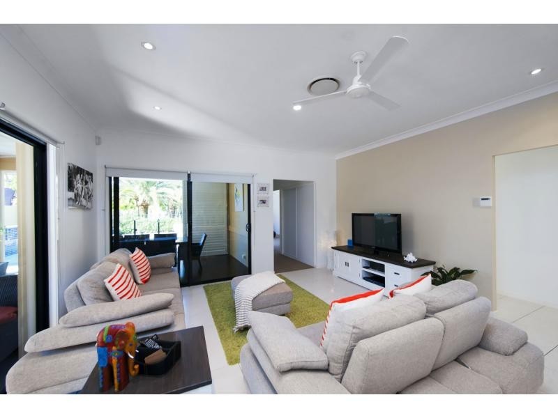 2560 Cressbrook Drive, Hope Island QLD 4212
