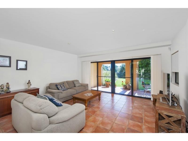 3274 Palladian Drive, Hope Island QLD 4212