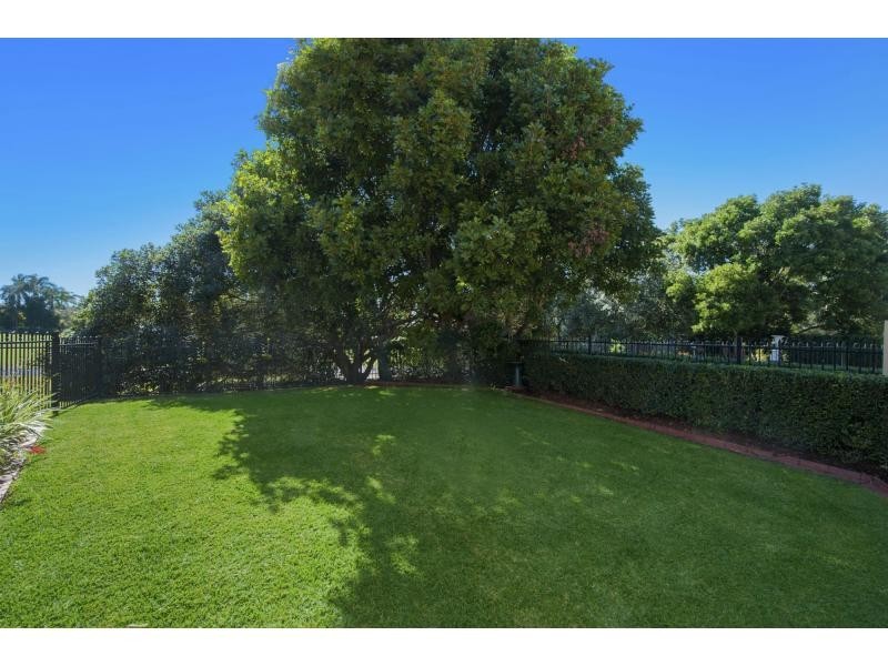 3274 Palladian Drive, Hope Island QLD 4212