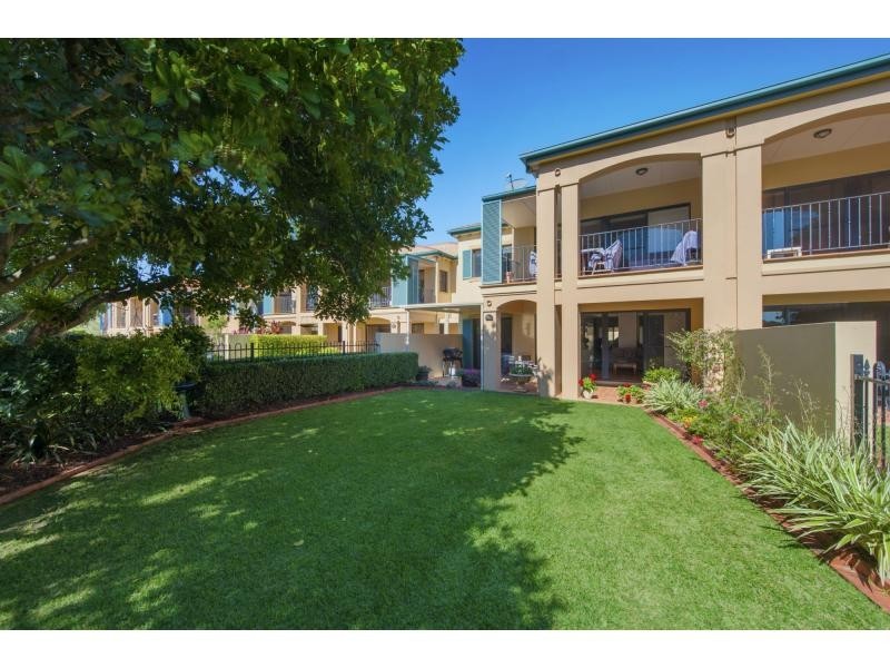 3274 Palladian Drive, Hope Island QLD 4212