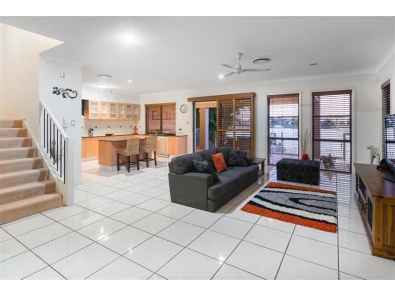 516 Oyster Cove Promenade, Helensvale QLD 4212