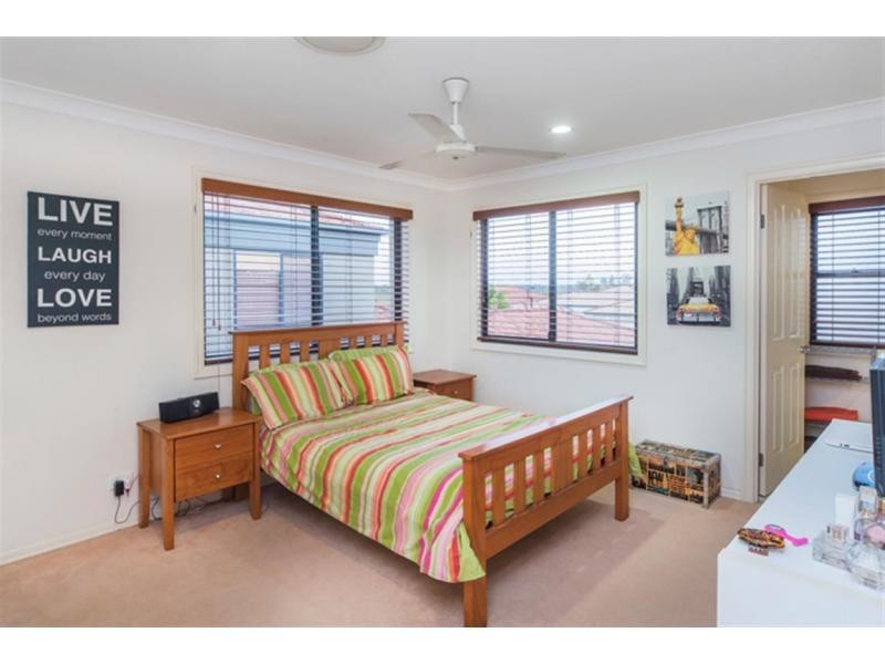 516 Oyster Cove Promenade, Helensvale QLD 4212