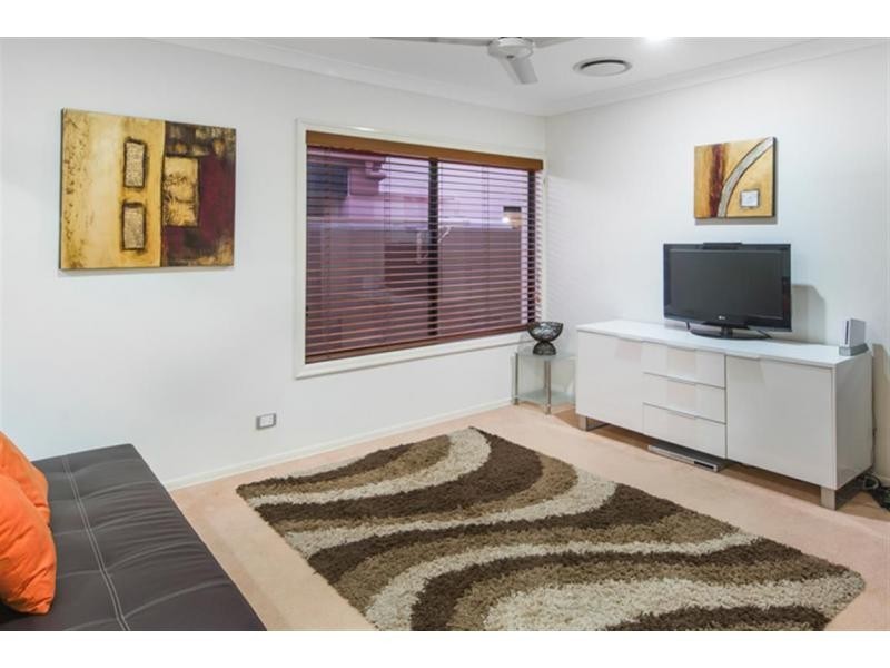 516 Oyster Cove Promenade, Helensvale QLD 4212