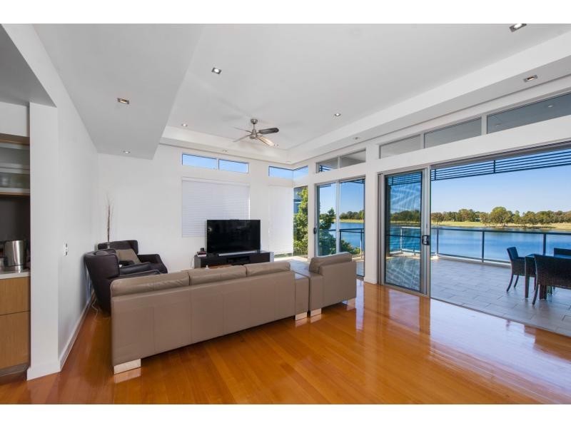 6085 Lugano Drive, Hope Island QLD 4212