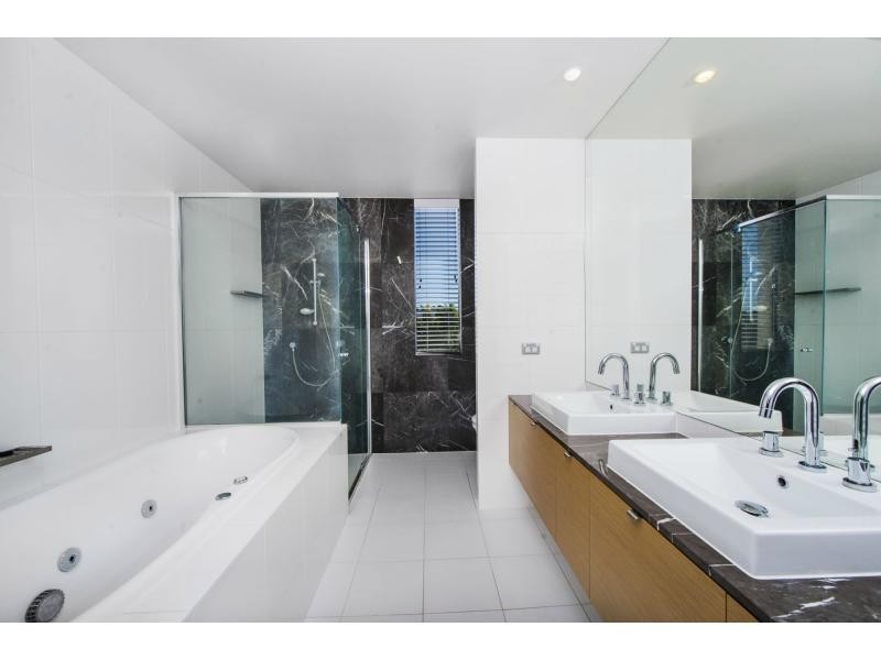 6085 Lugano Drive, Hope Island QLD 4212